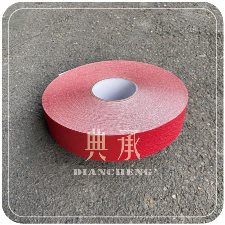 一卷紅色的金鋼砂止滑膠帶