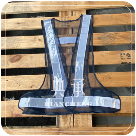 V型反光背心側面使用魔鬼氈調整大小