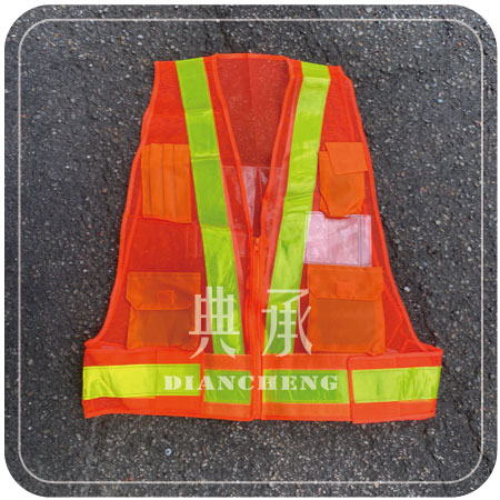 V型反光背心使用拉鍊和魔鬼氈,附夾鏈袋和多個口袋