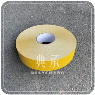 一卷黃色的金鋼砂止滑膠帶